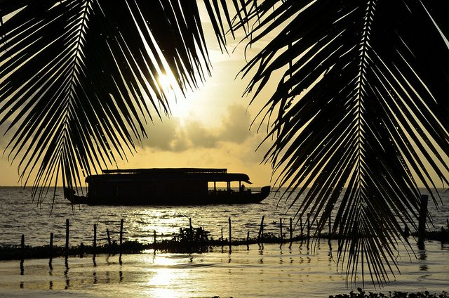 Kumarakom house boat vembanad lake, kerala